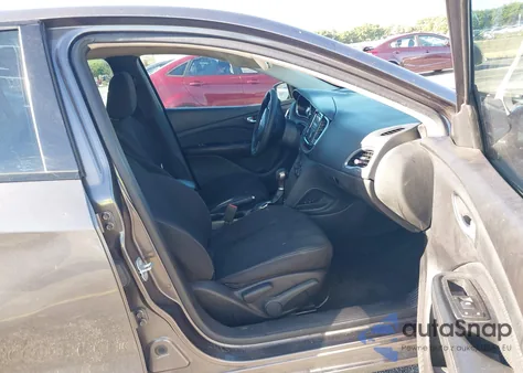 2015 Dodge Dart Sxt из США, поврежденный, VIN 1C3CDFBB1FD212155